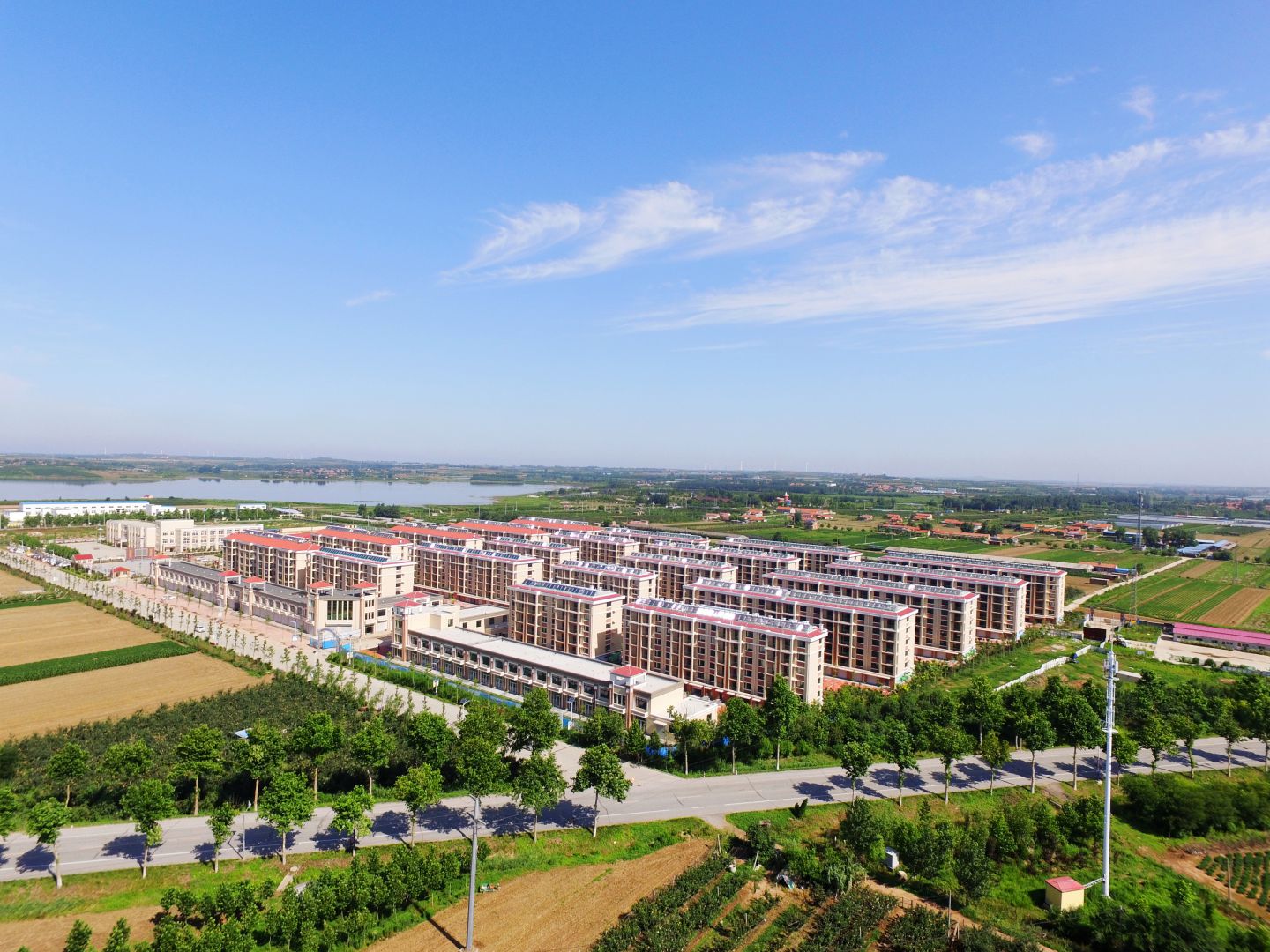 开云官方地址_开云（中国）城投集团莱西平度公司河头店镇龙泉湖社区项目实景图01_compressed
